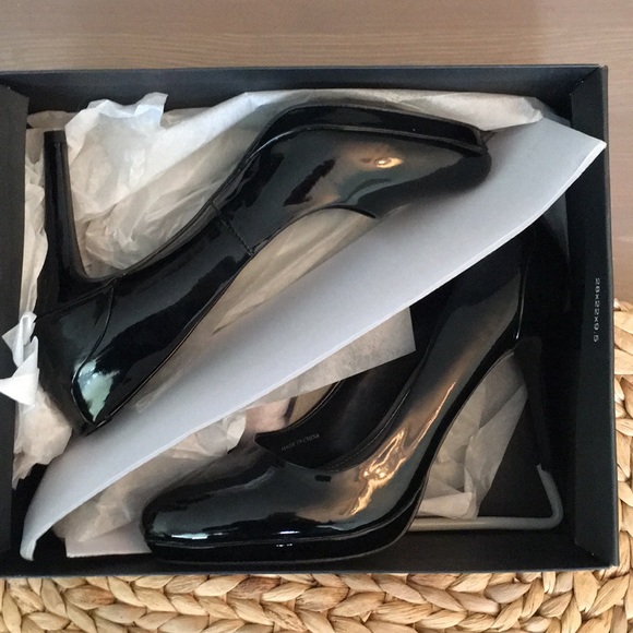 Tahari black heels! 3.5” - Picture 8 of 8